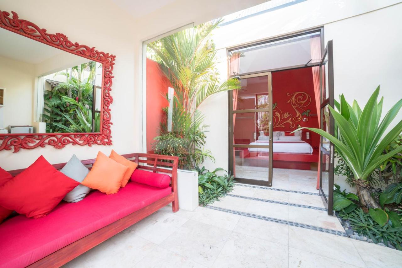 One-Bedroom Poolside Deluxe Suite