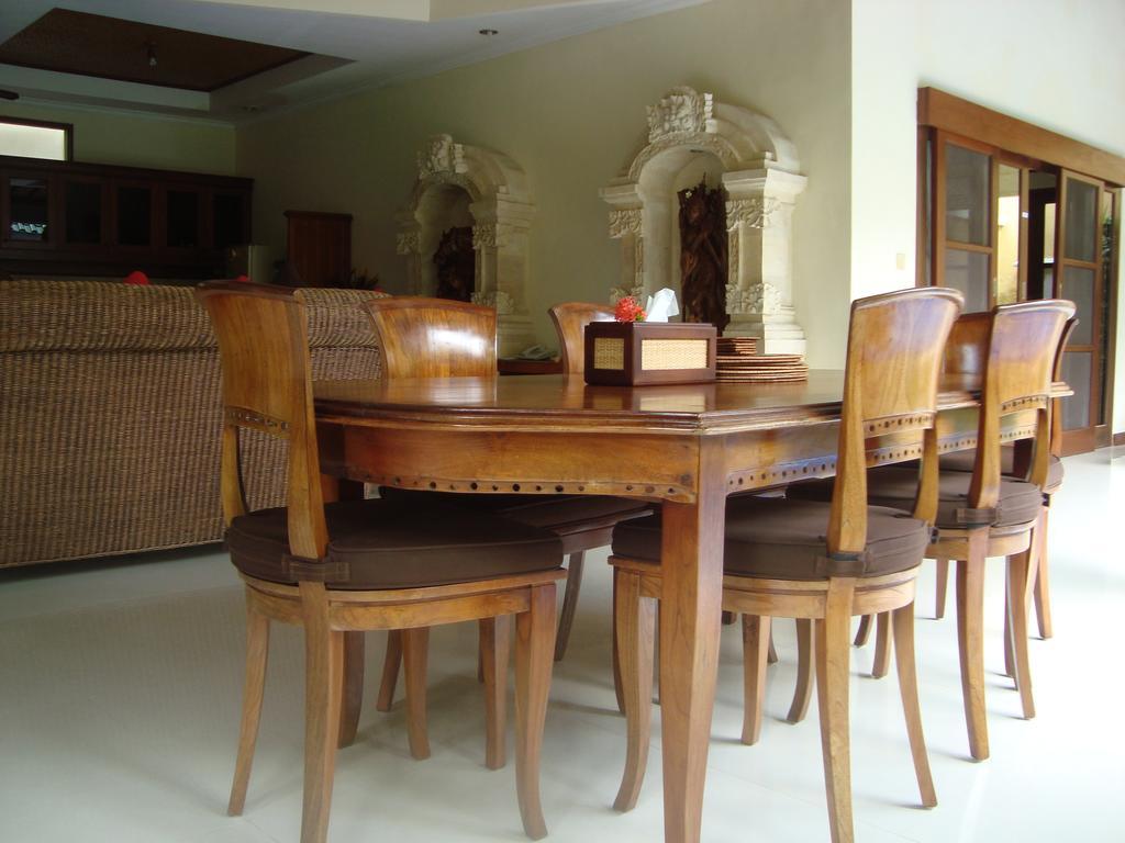 Villa mit 4 Schlafzimmern und Pool