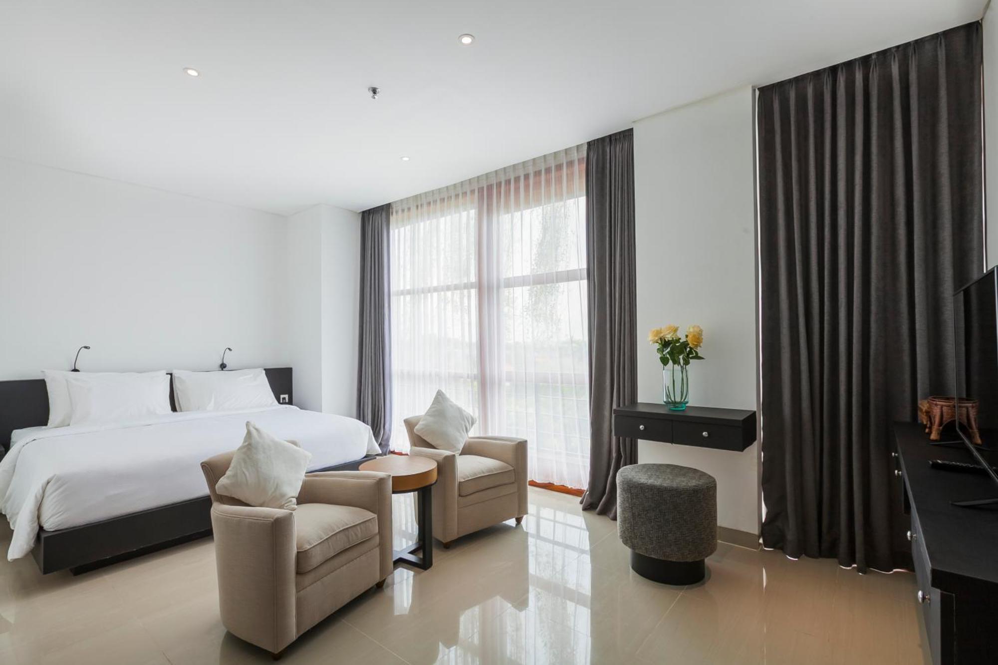 Luxury Three-Bedroom Apartment