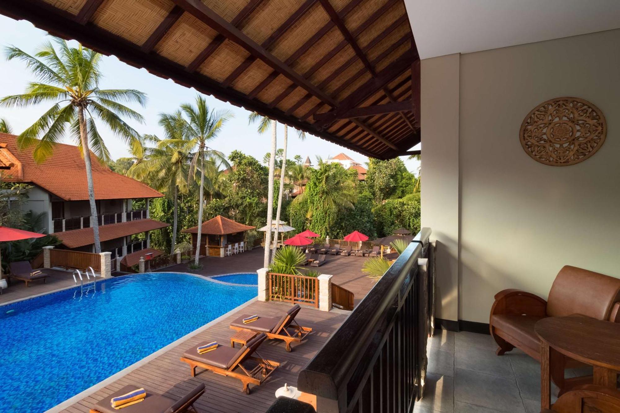 Deluxe Double Room Pool View Bath Tub Non-Smoking