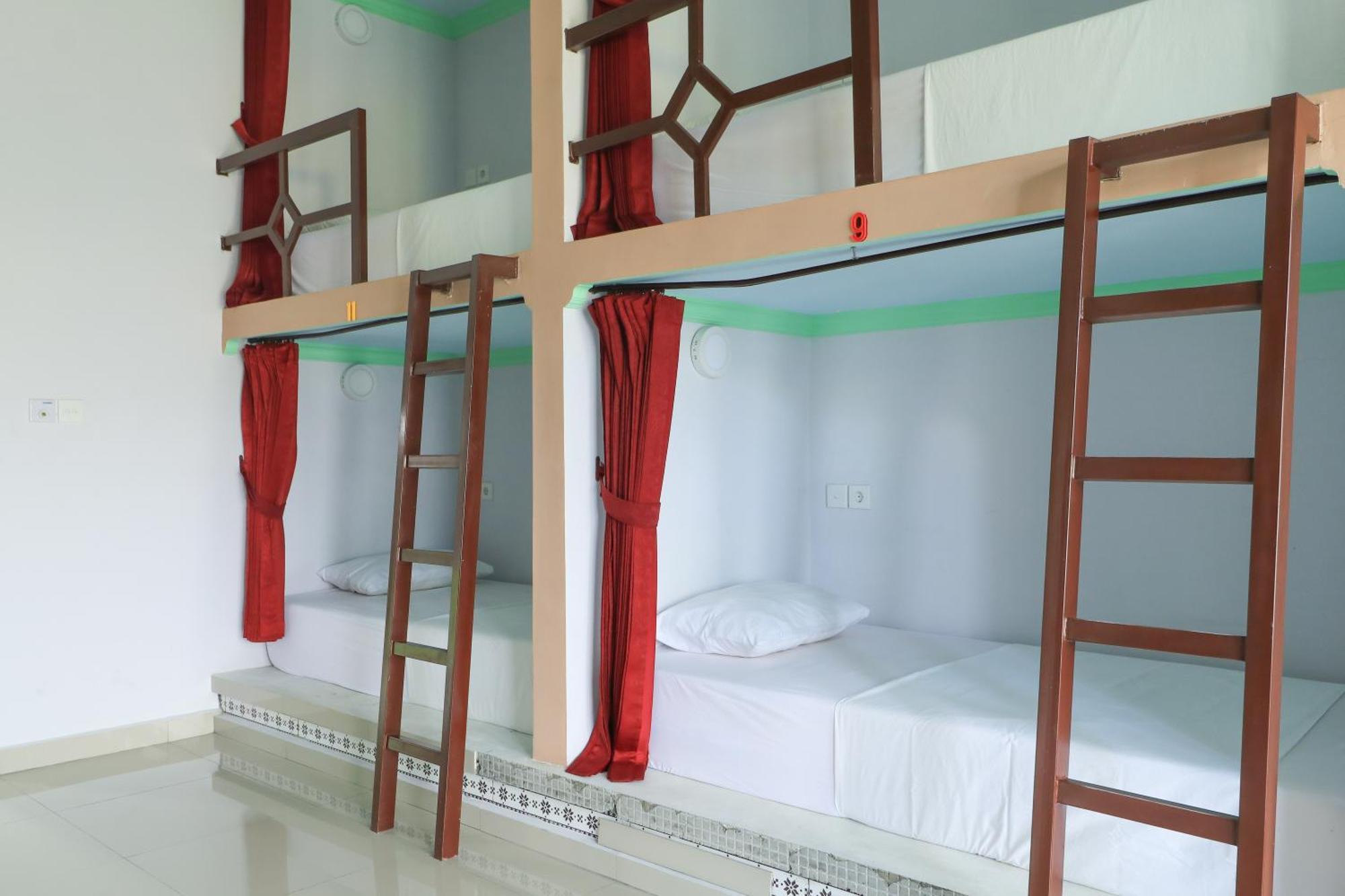 Bunk Bed Mixed Dormitory Room