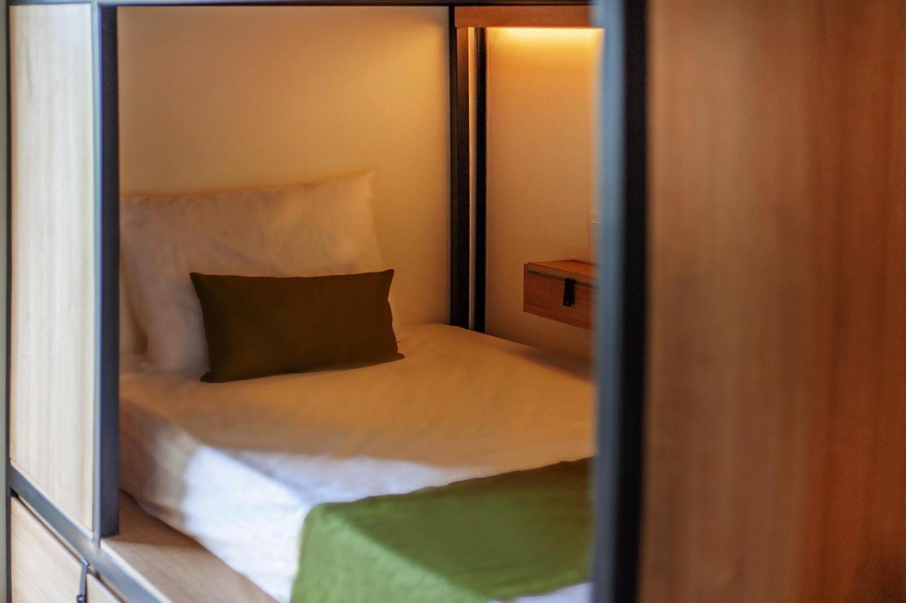 Bed 8-Bed Female Dormitory Room