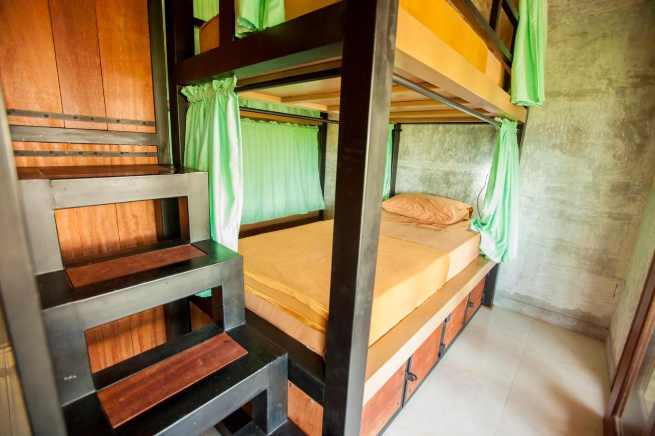 Single Bed Mixed Dormitory Room