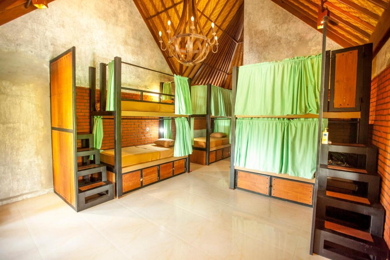 Single Bed Mixed Dormitory Room