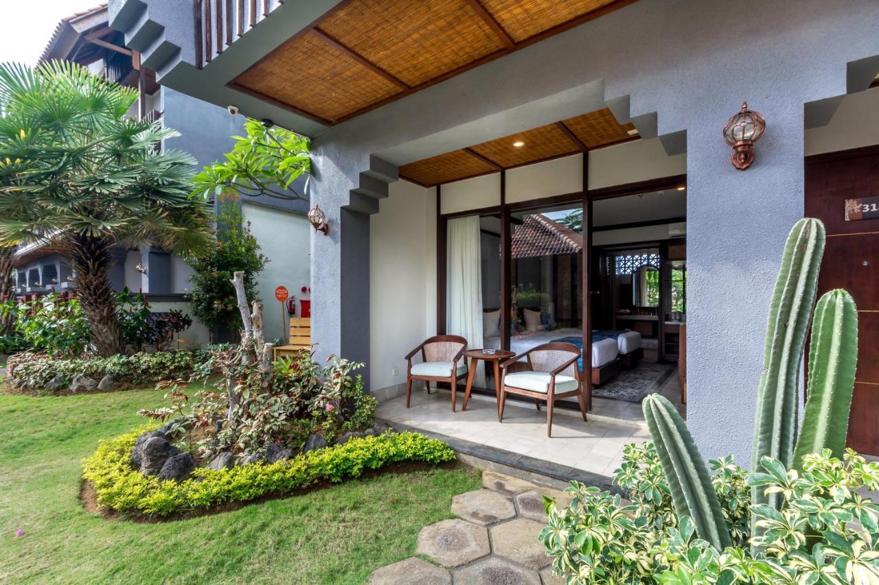 Deluxe Garden Twin with Shuttle Denpasar - Lovina - Denpasar