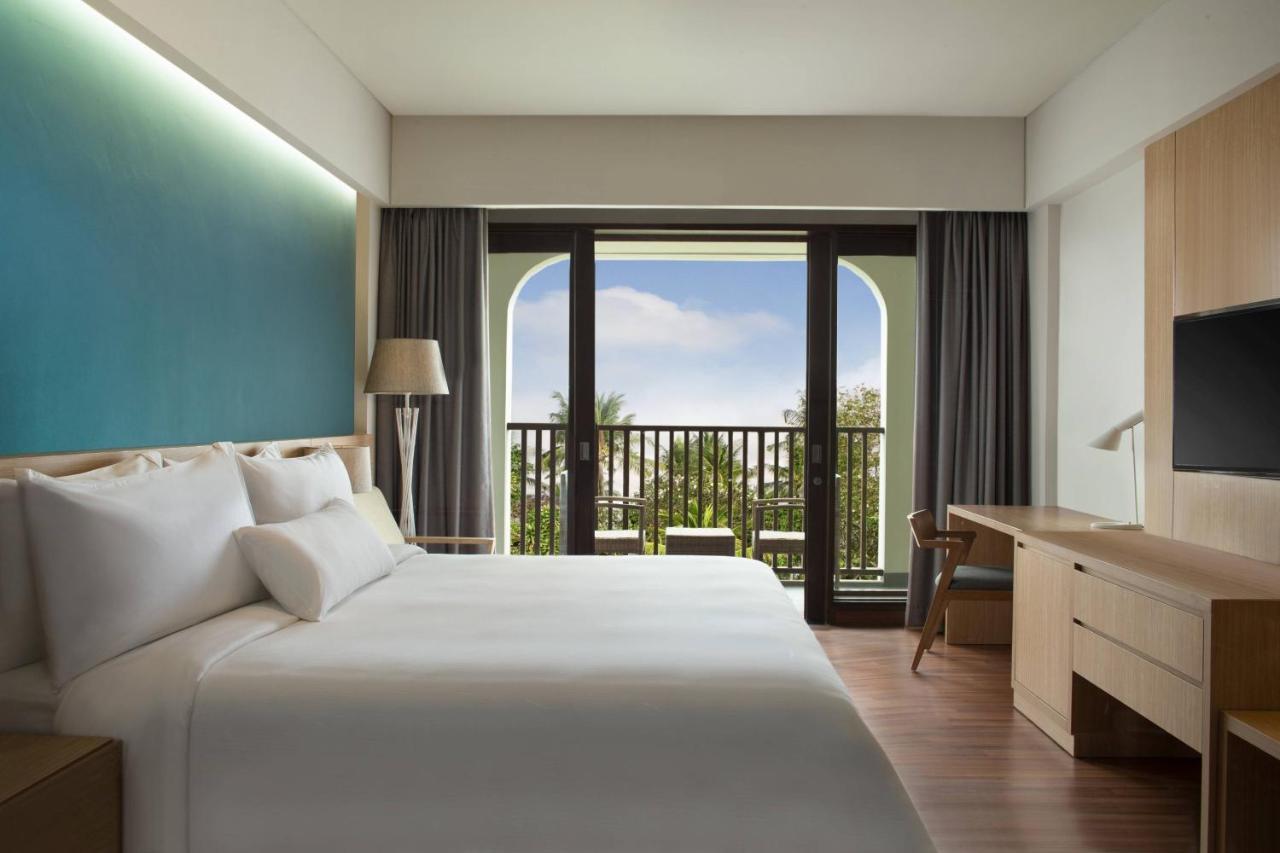Deluxe Room Guest room 1 King Garden view Balcony Daily Shuttle to Monkey Forest Daily Yoga Bike to borrow Family Activity 24 Hour access to Motion Fitness Center