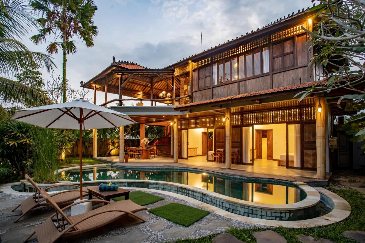 Three-Bedroom Villa with Private Pool and Rice Field View