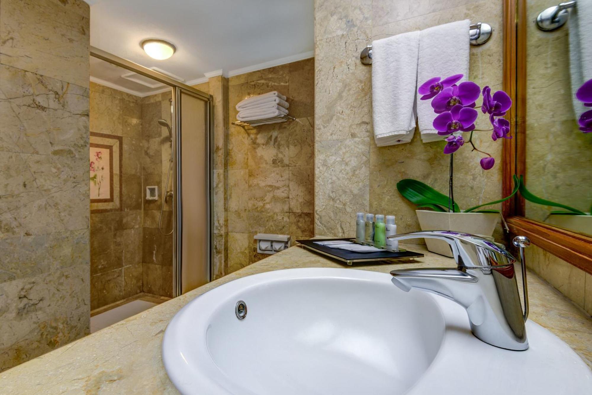 Deluxe Sea View Twin Room