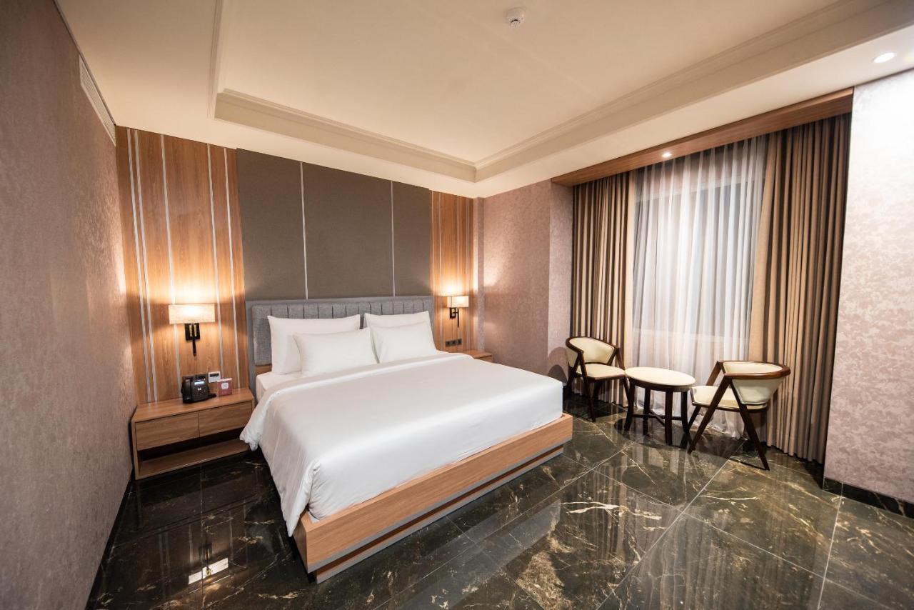 Deluxe King Room,1496298964:JPEG