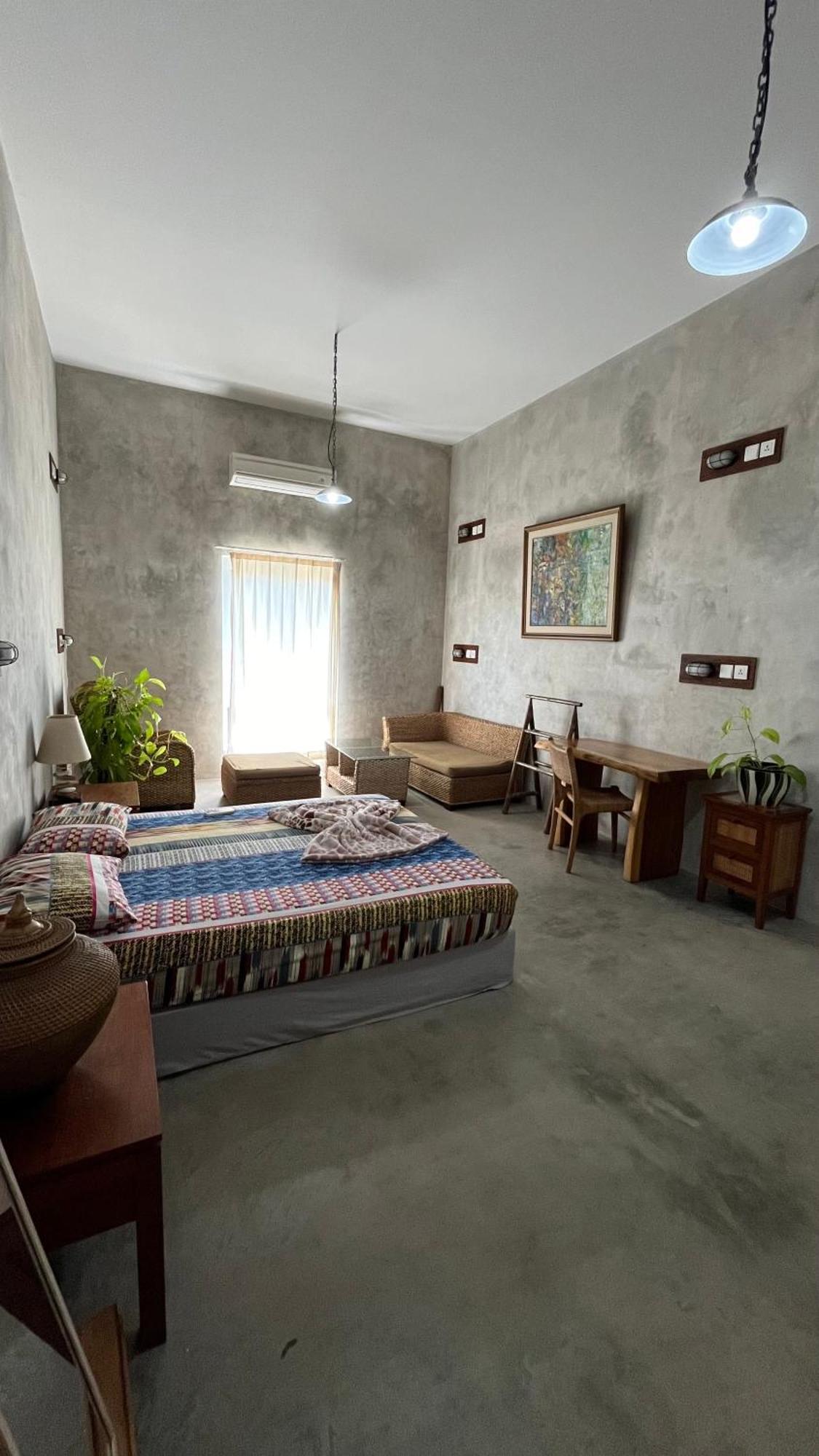 Queen Room with Shared Bathroom,1499633335:JPEG