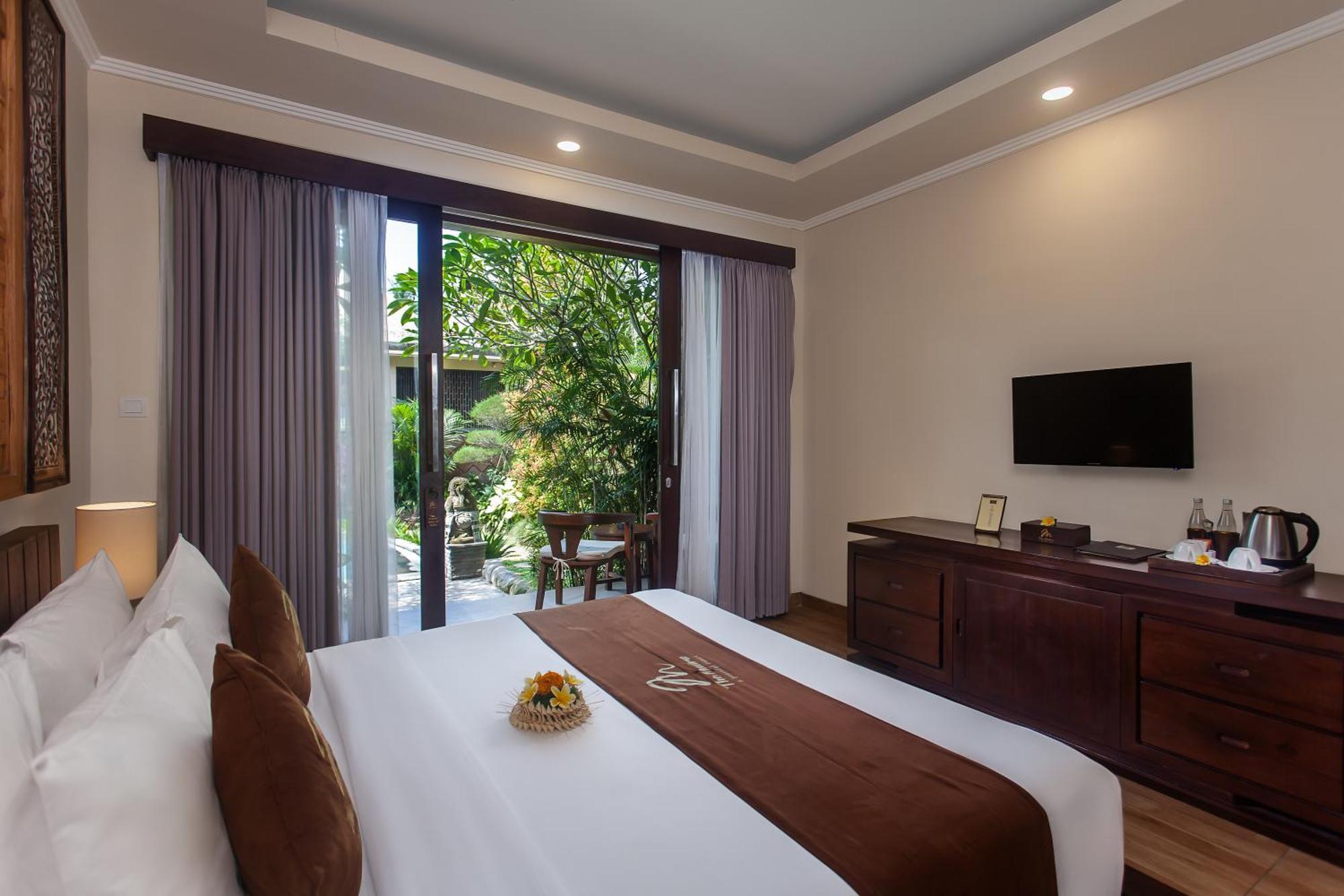 King Suite Pool View Benefits