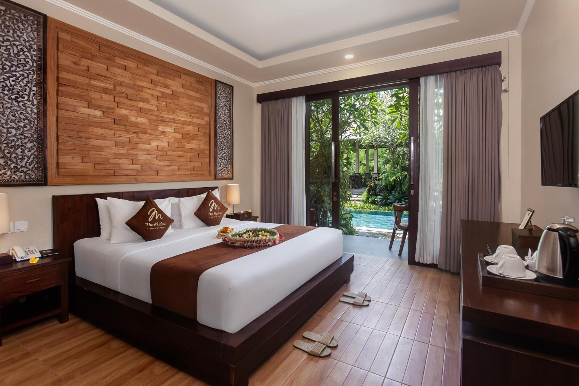 King Suite Pool View Benefits