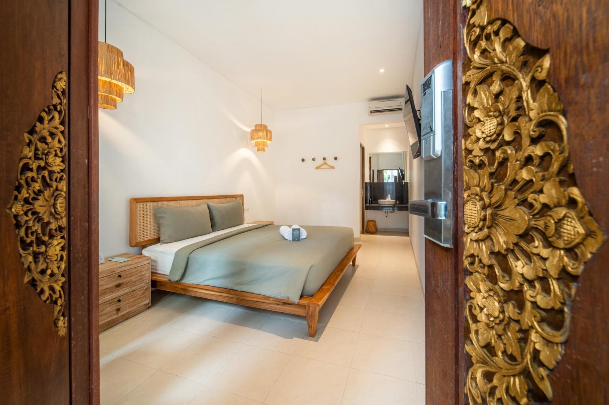 Chambre Lit King-Size - Vue sur Piscine