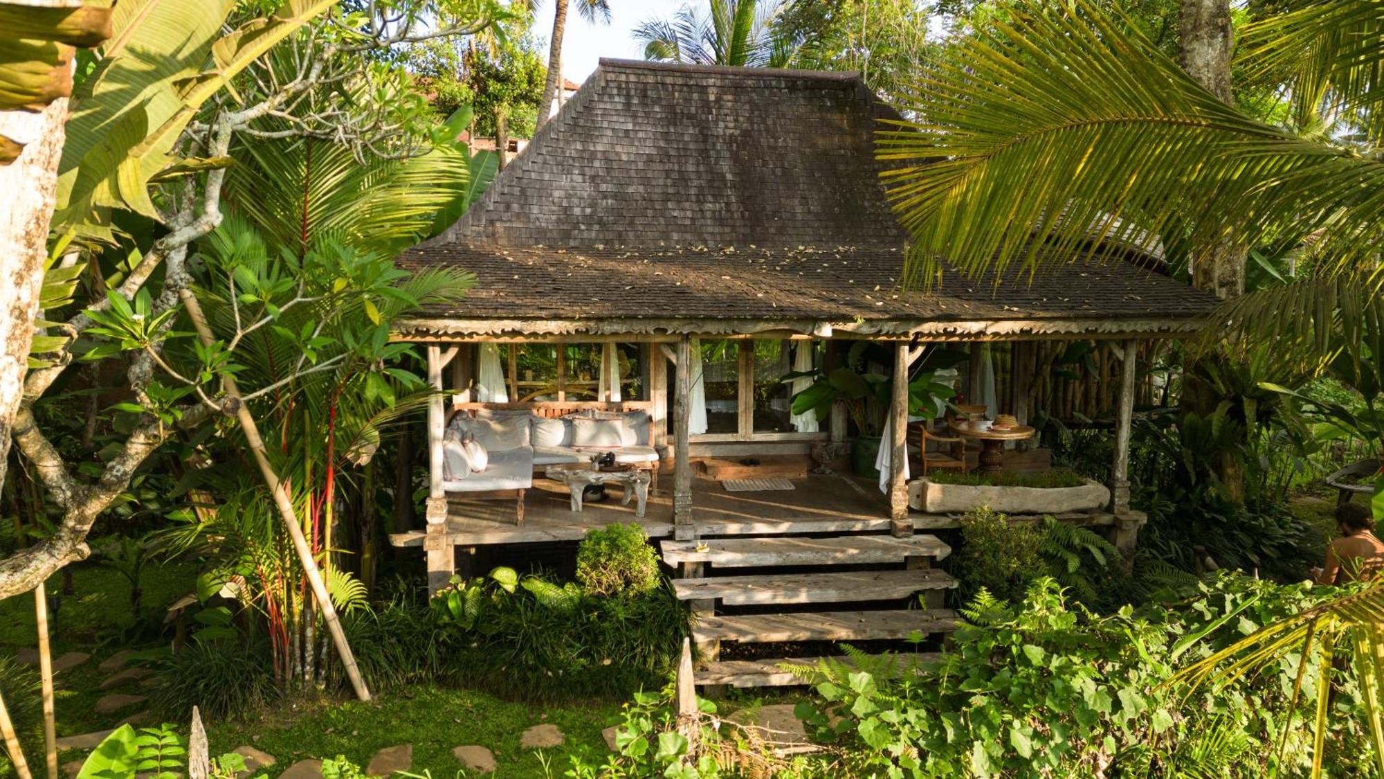 Farmhouse Wooden Villa Garden View
