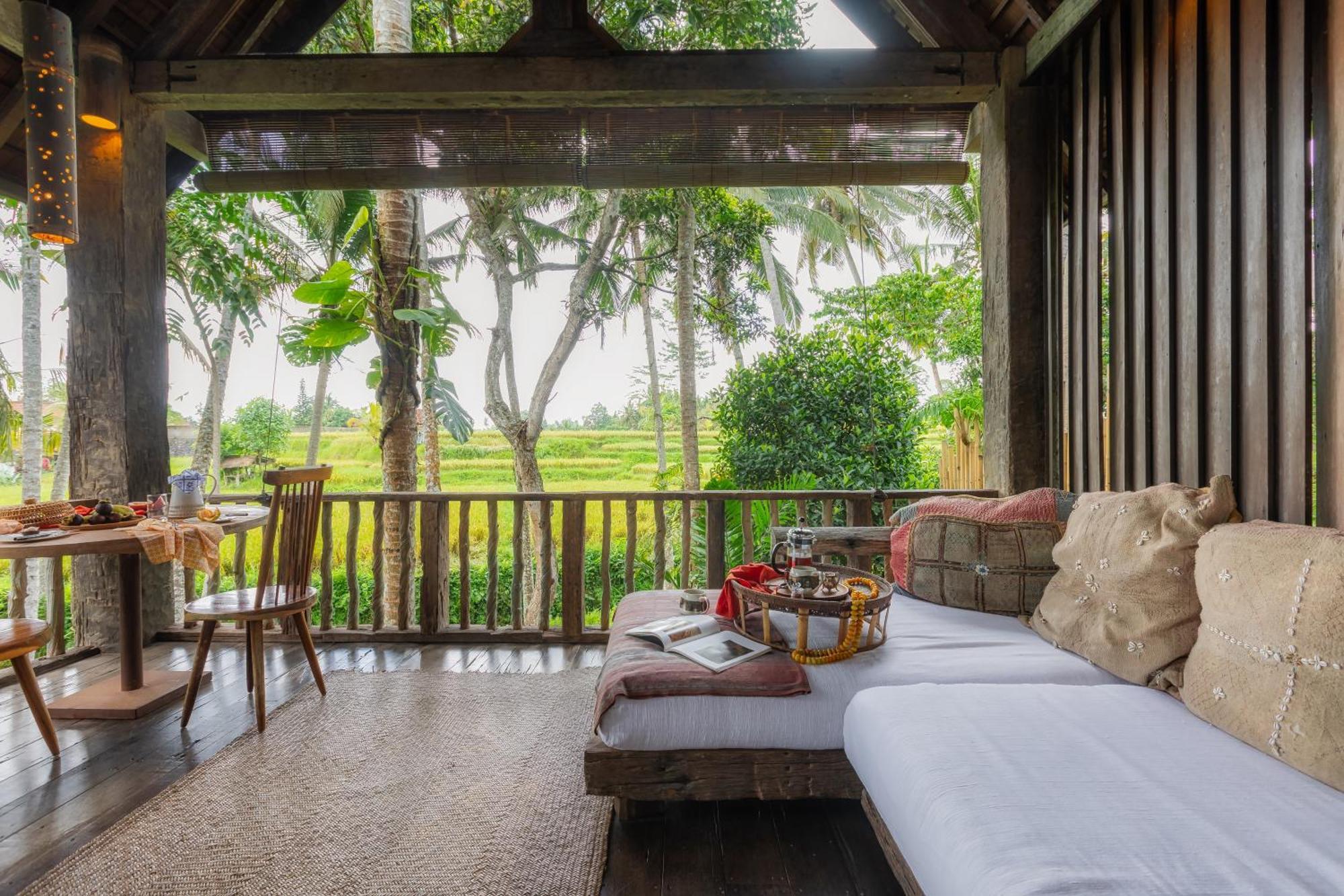 Longhouse Wooden Villa Bathtub Balcony