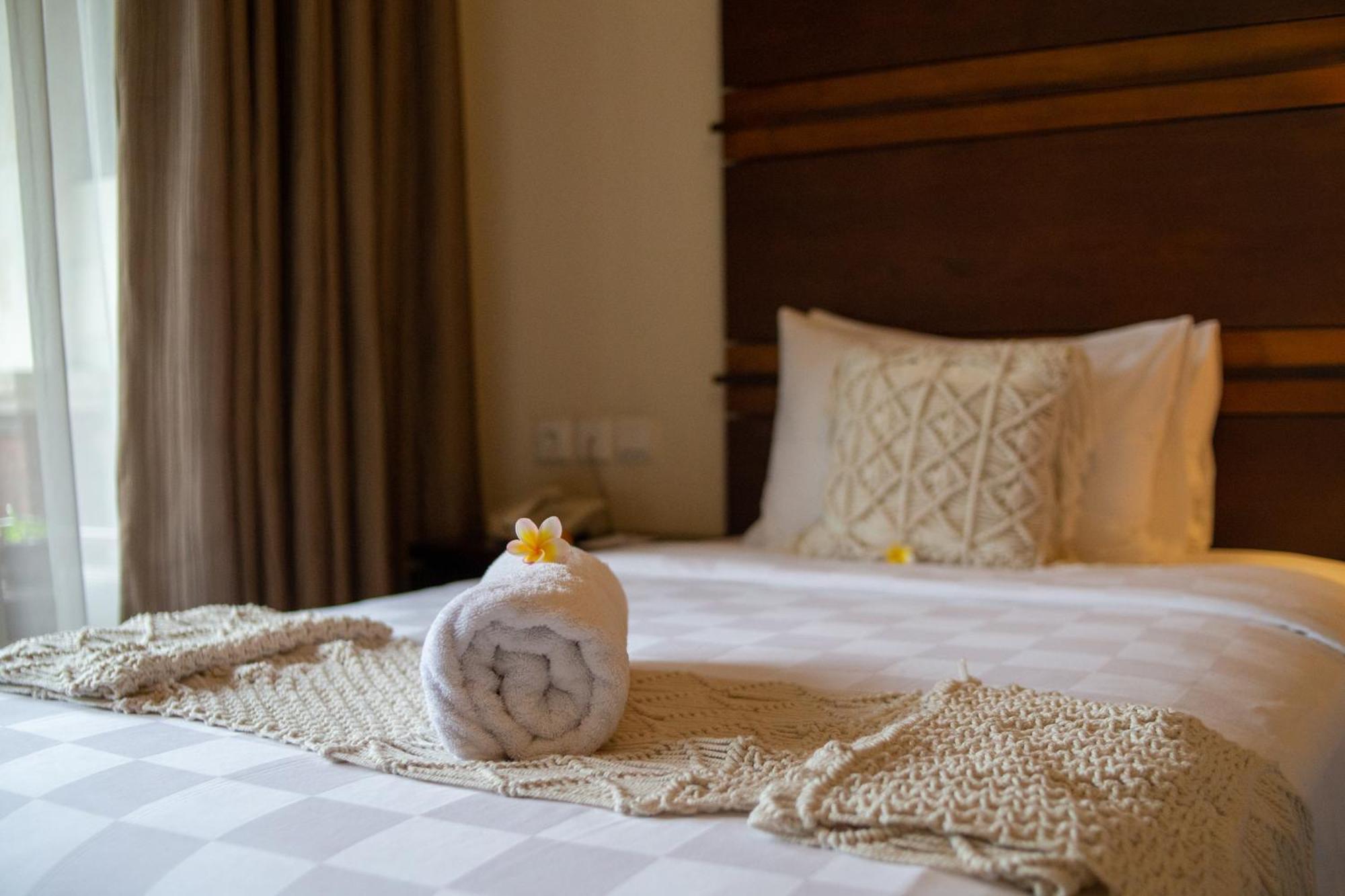 Deluxe Double or Twin Room Pool View