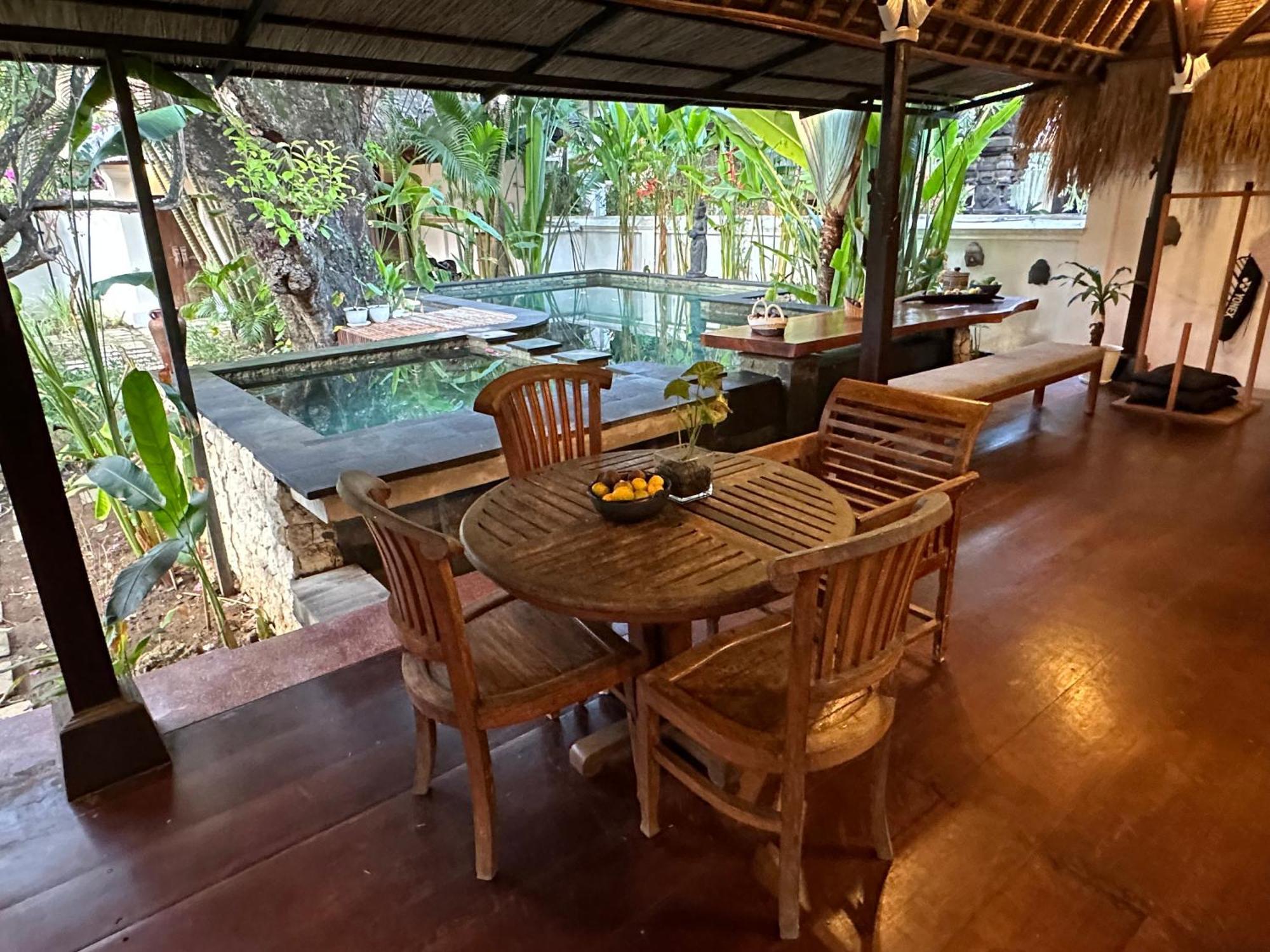 Studio Pool View