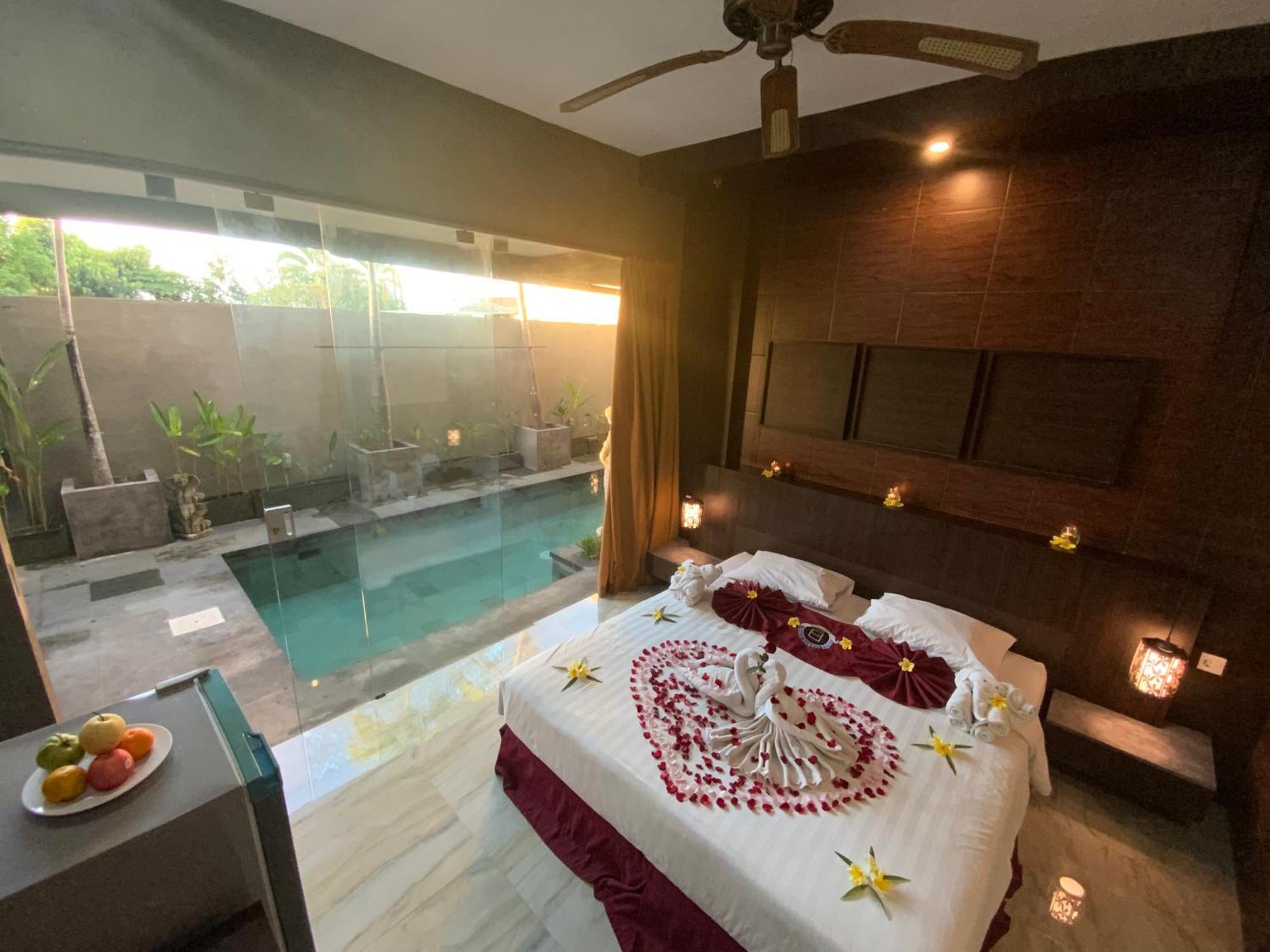 Apartment Pool View