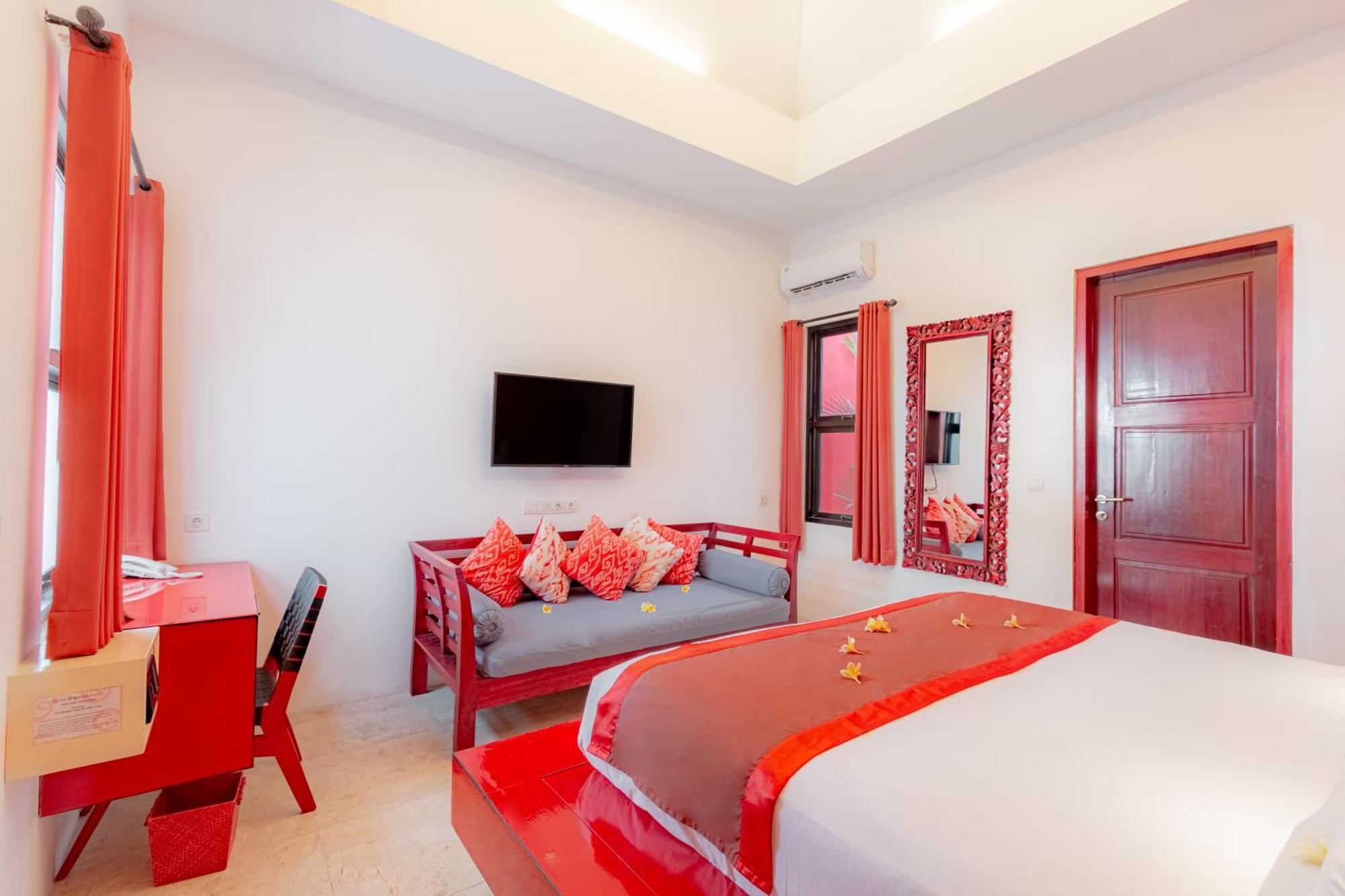 One-Bedroom Poolside Terrace Suite