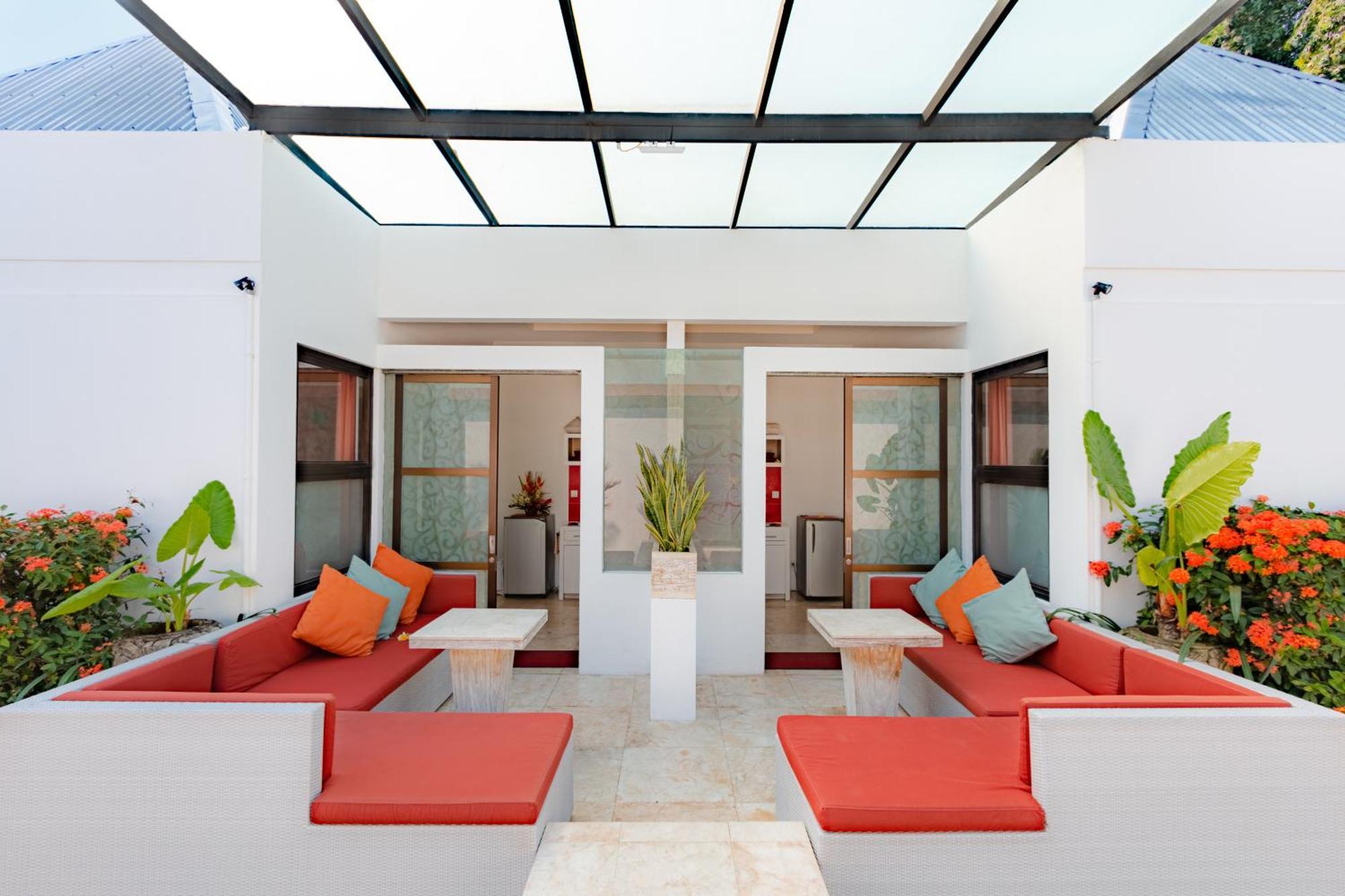 One-Bedroom Poolside Terrace Suite