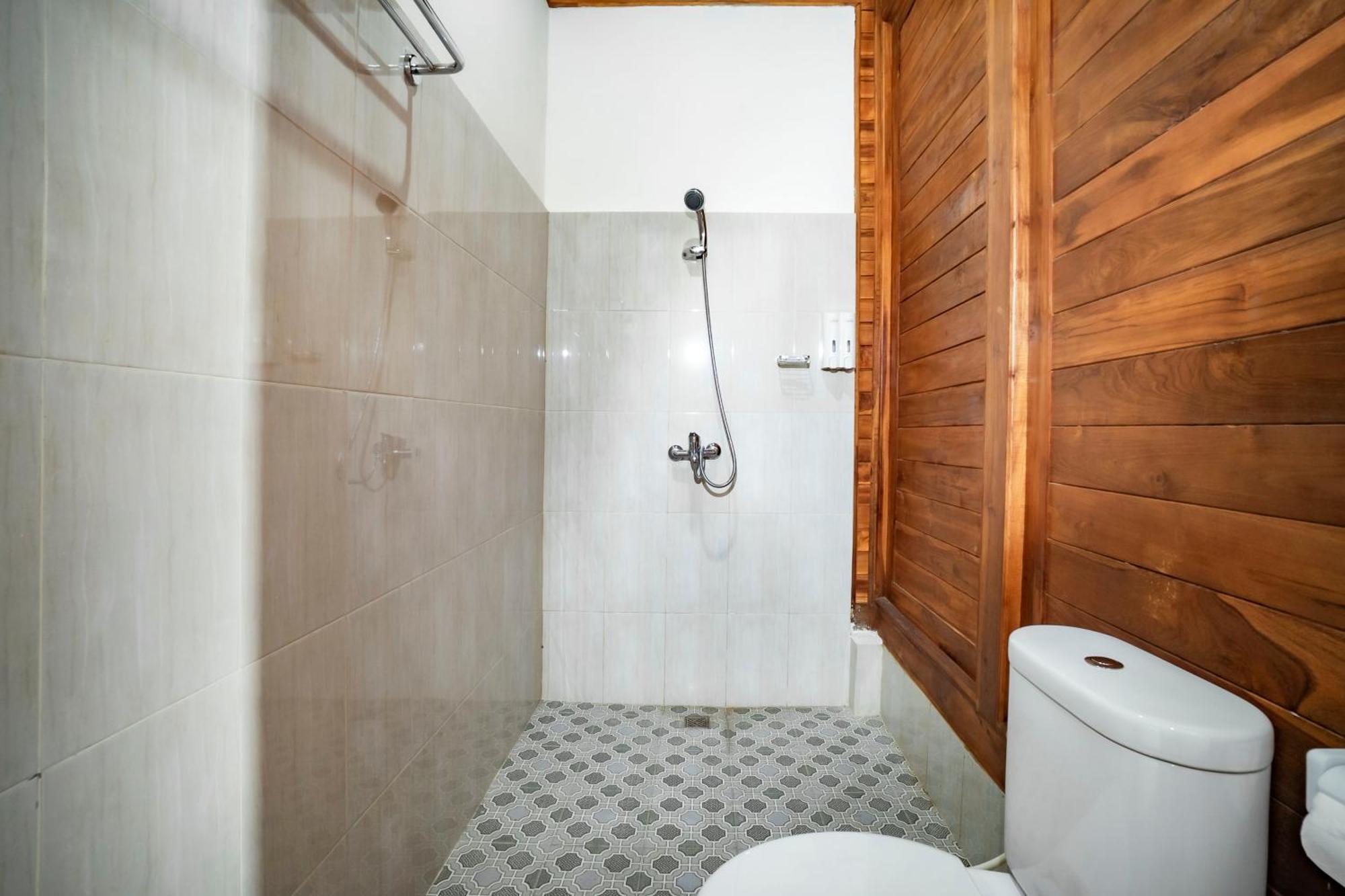 Family Room Private Bathroom