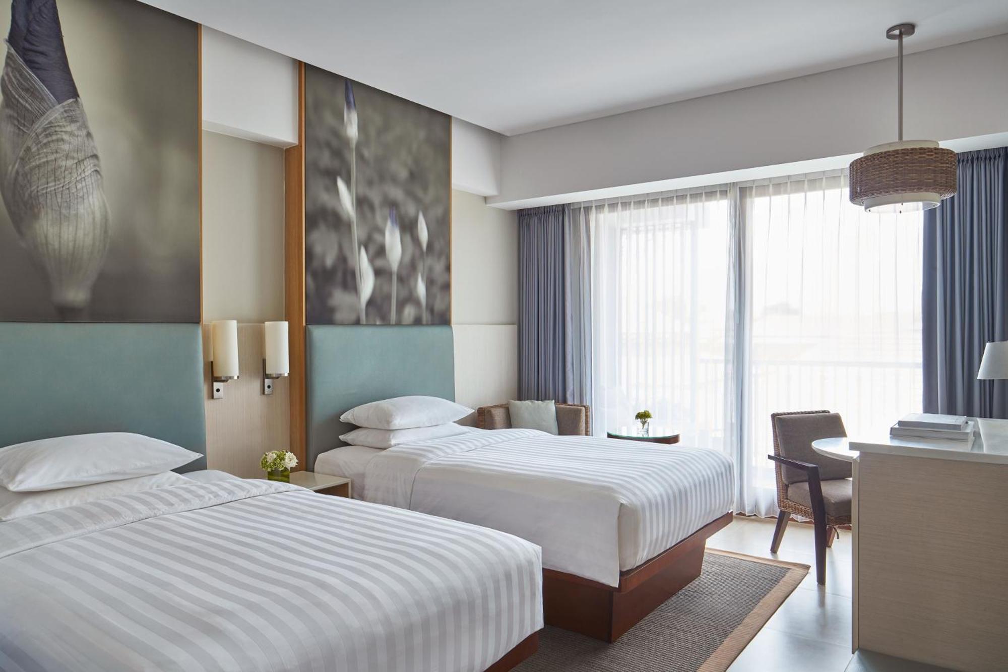 Deluxe Twin Room Balcony City View