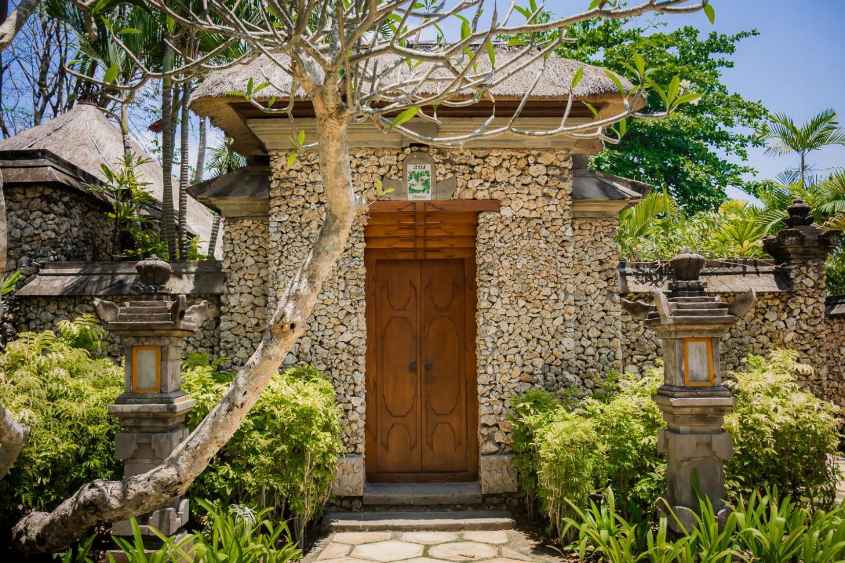 Luxury Villa Garden View