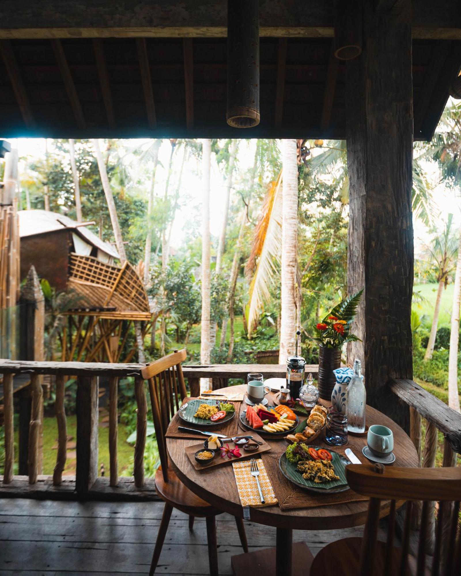 Longhouse Wooden Villa Bathtub Balcony