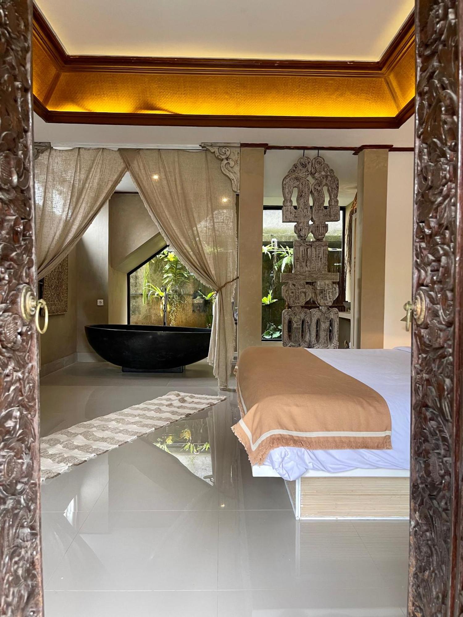 Deluxe Double Room Bath