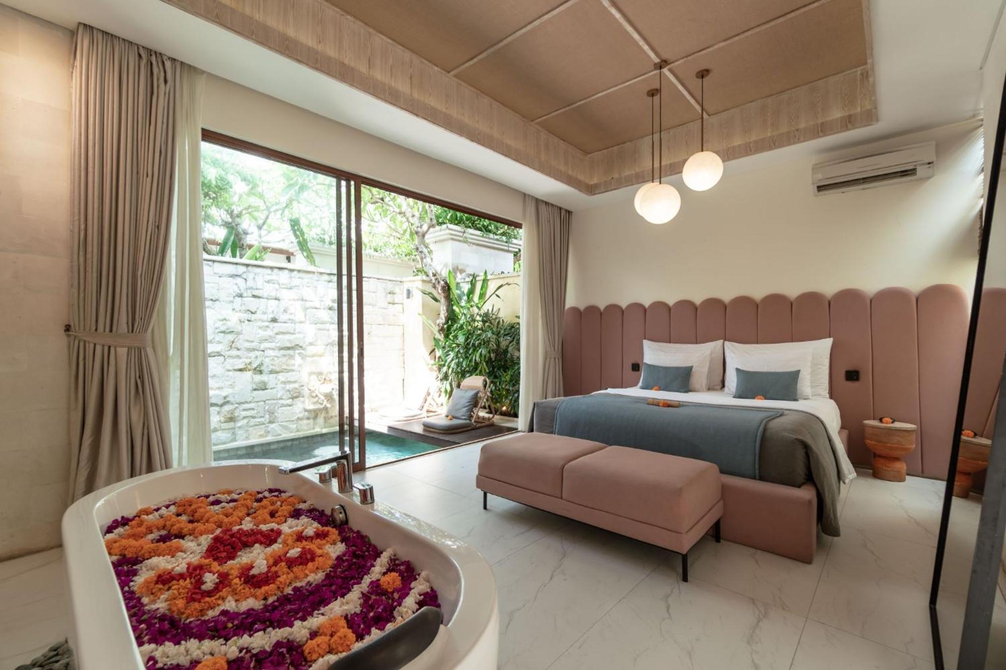 Royal One Bedroom Villa Private Pool & Bathtub,1576859732:JPEG