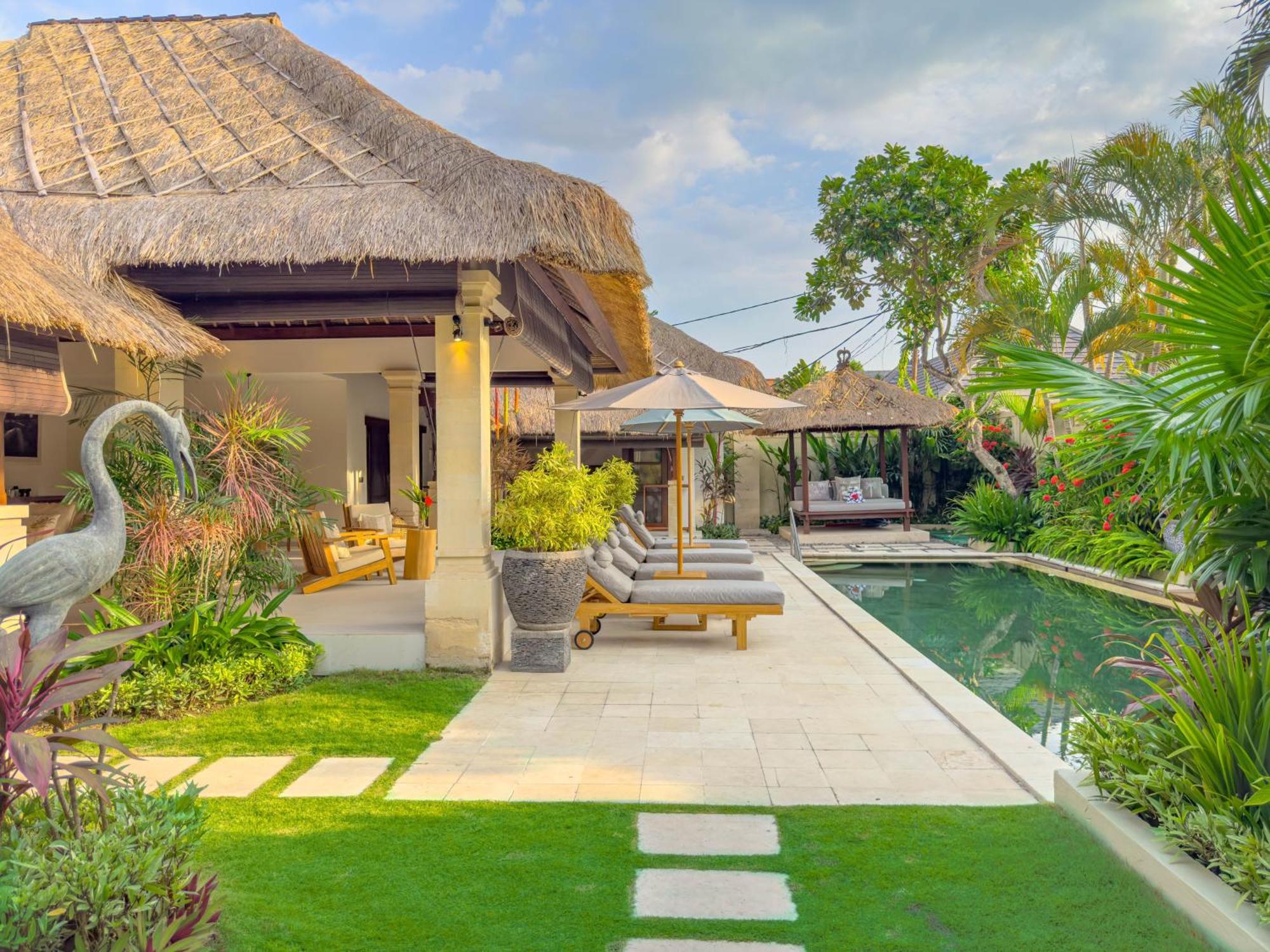 Santi Four-Bedroom Villa Spa Bath