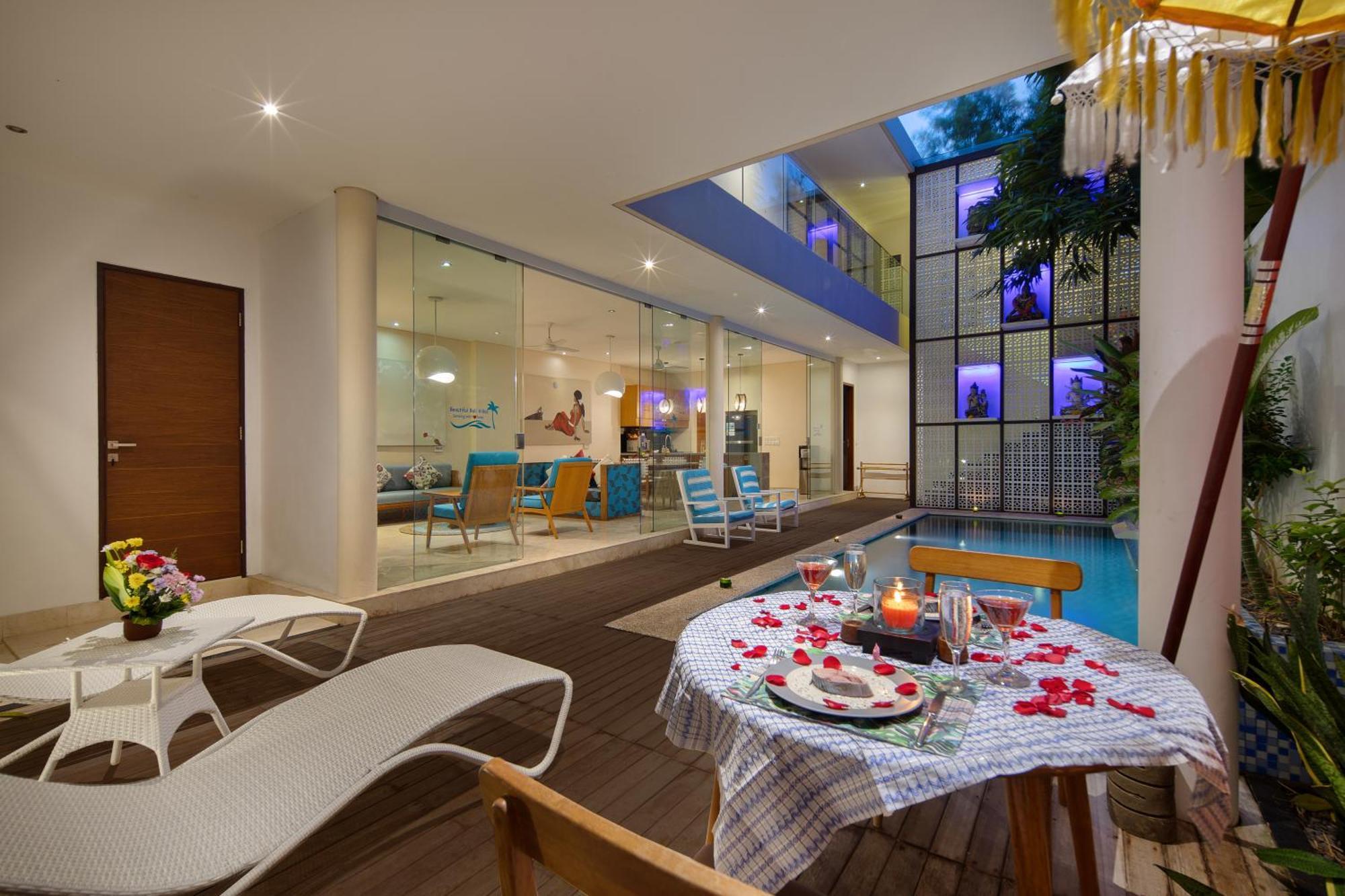 Three-Bedroom Villa Private Pool 6 mins walk to the beach