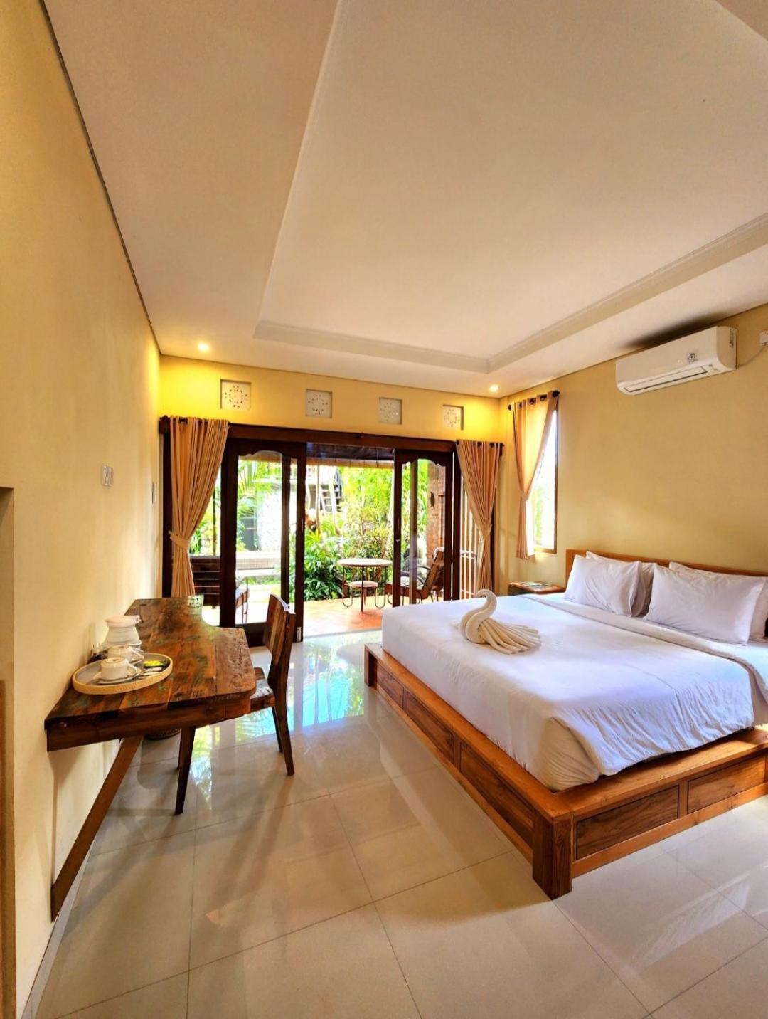 Queen Room Pool View