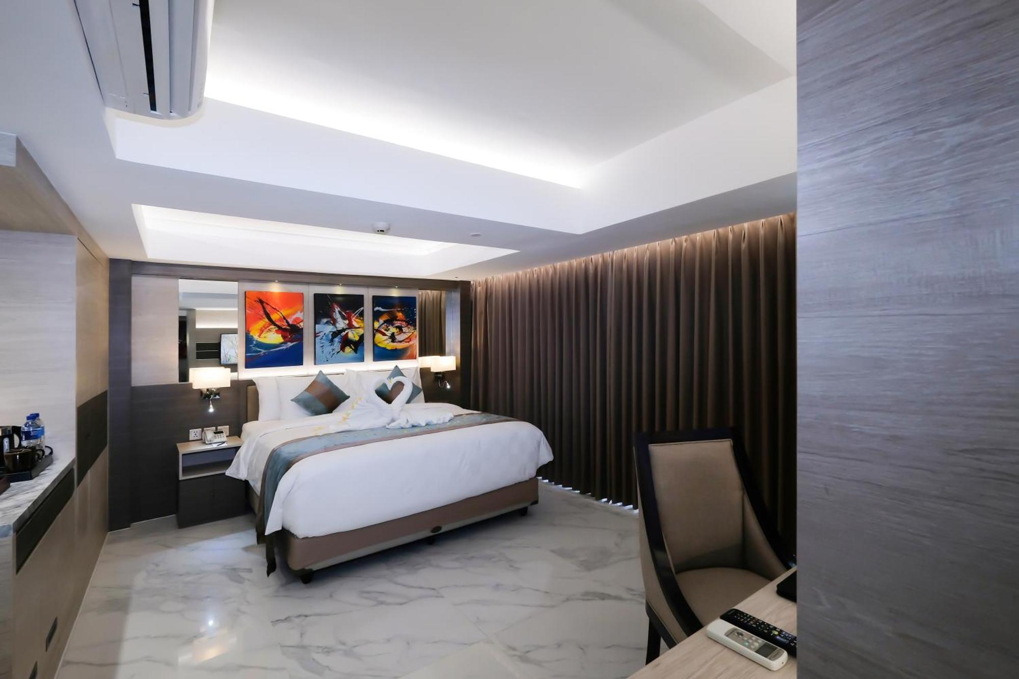 Honeymoon Suite