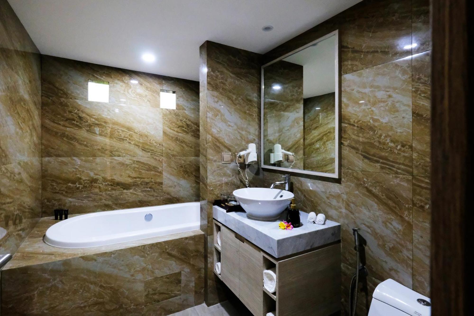 Honeymoon Suite