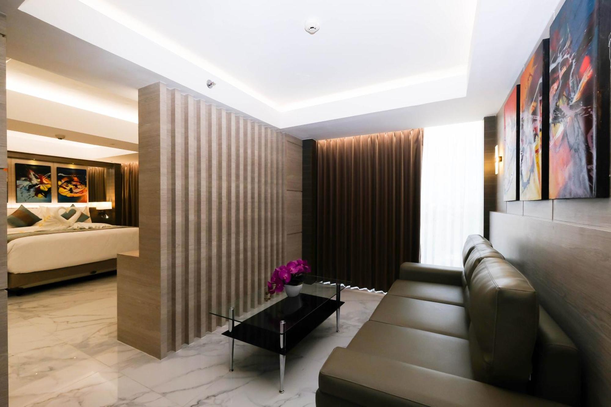 Honeymoon Suite