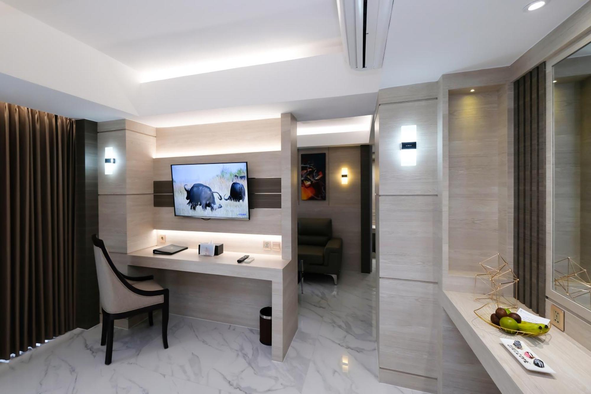 Honeymoon Suite