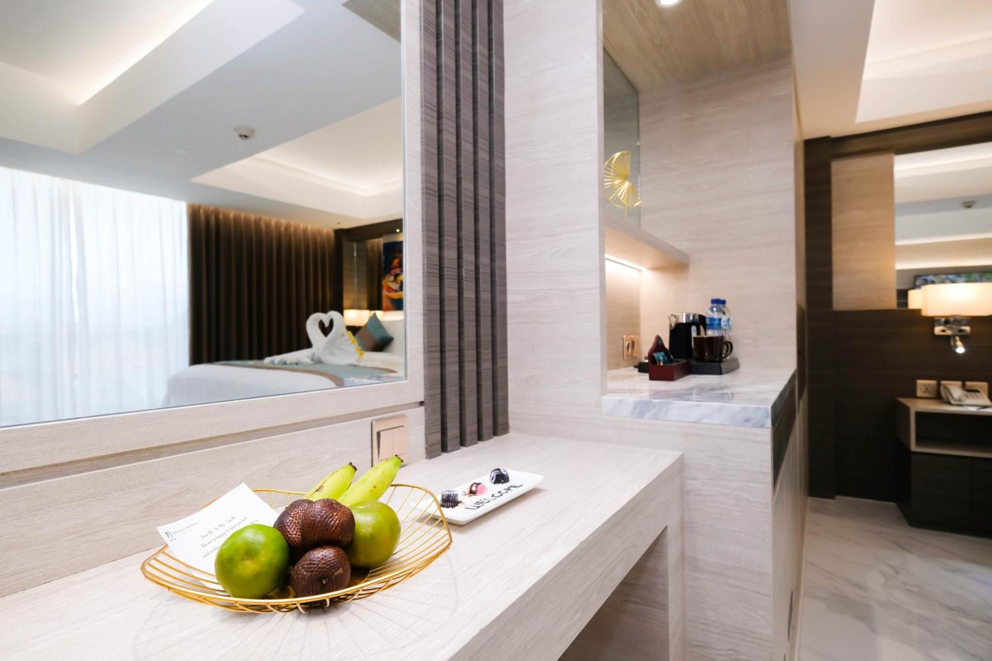 Honeymoon Suite