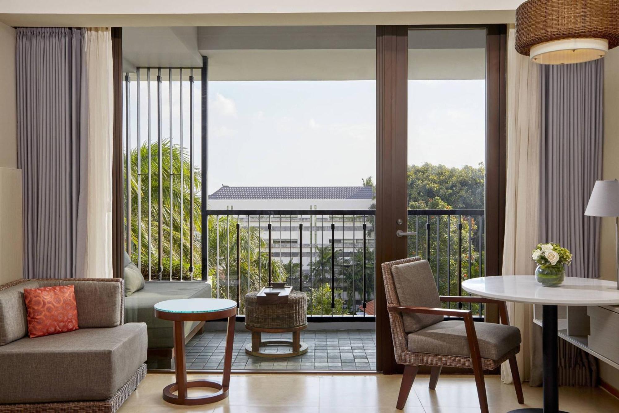 Deluxe King Room Balcony City View