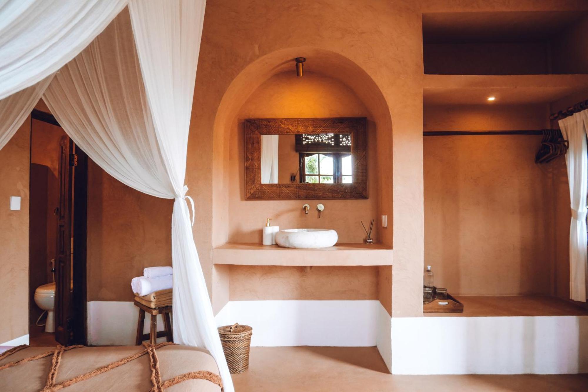 Deluxe Room Bath