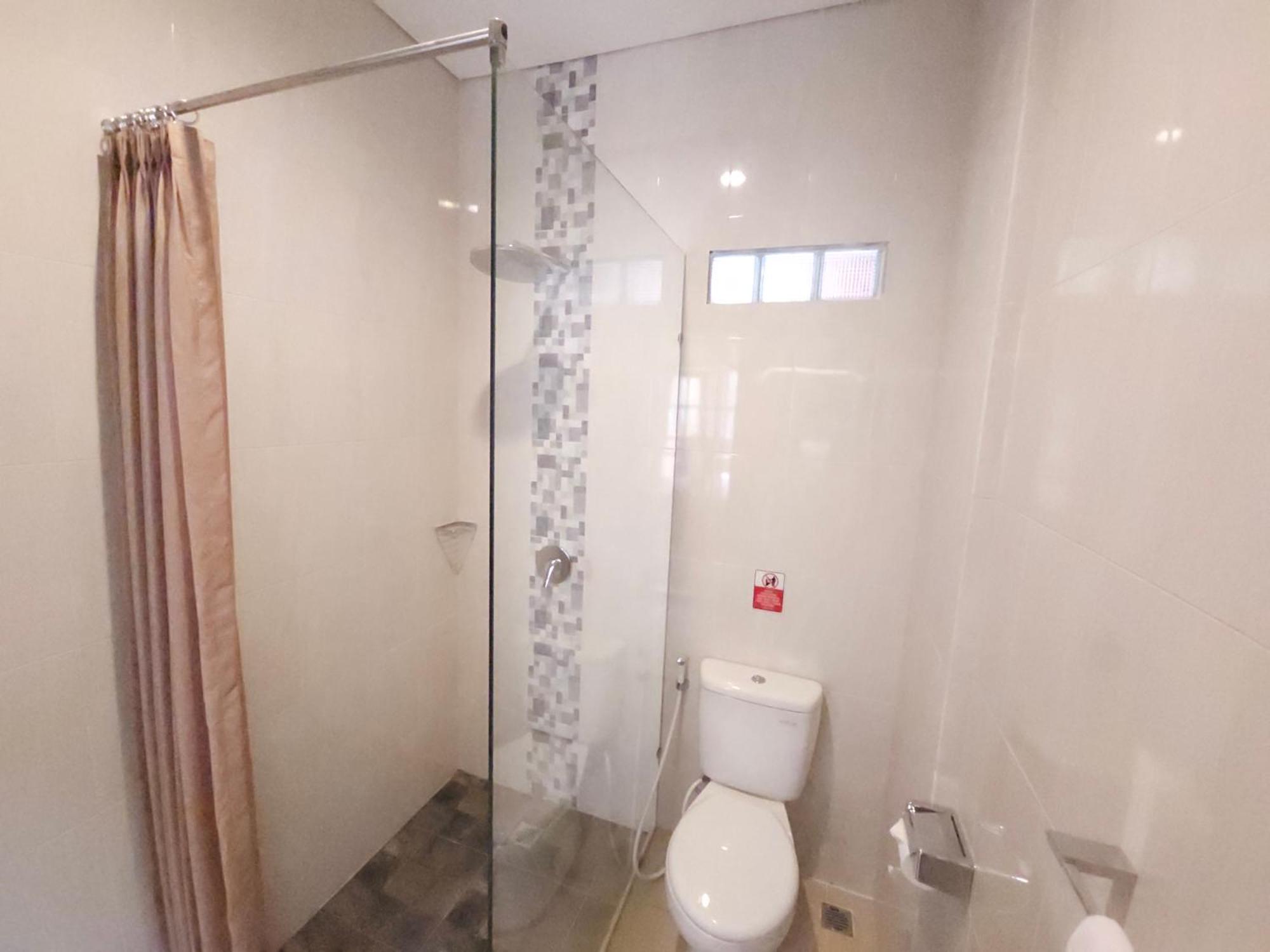 Superior Double Room Shower