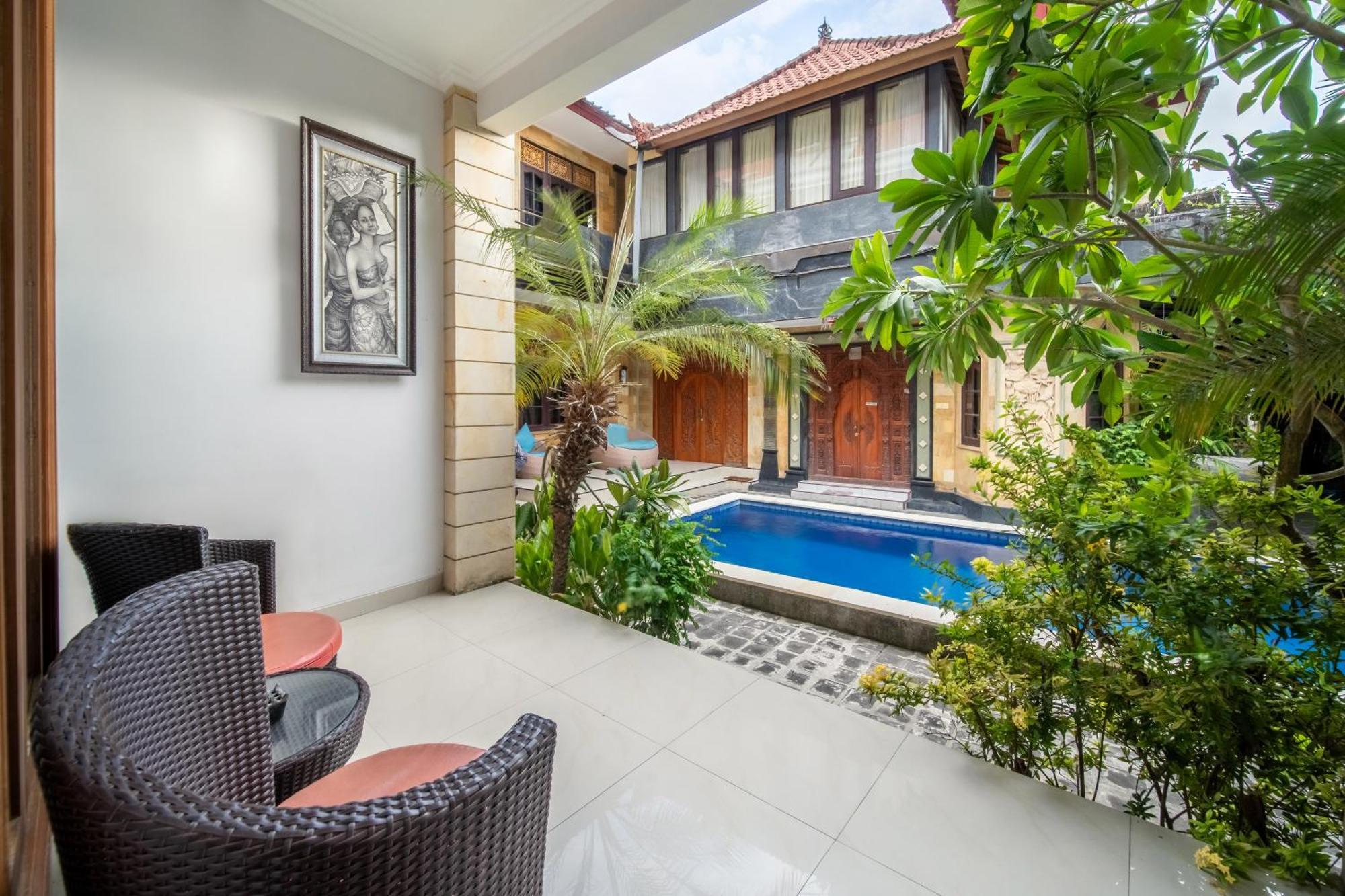 Deluxe Room Pool Access