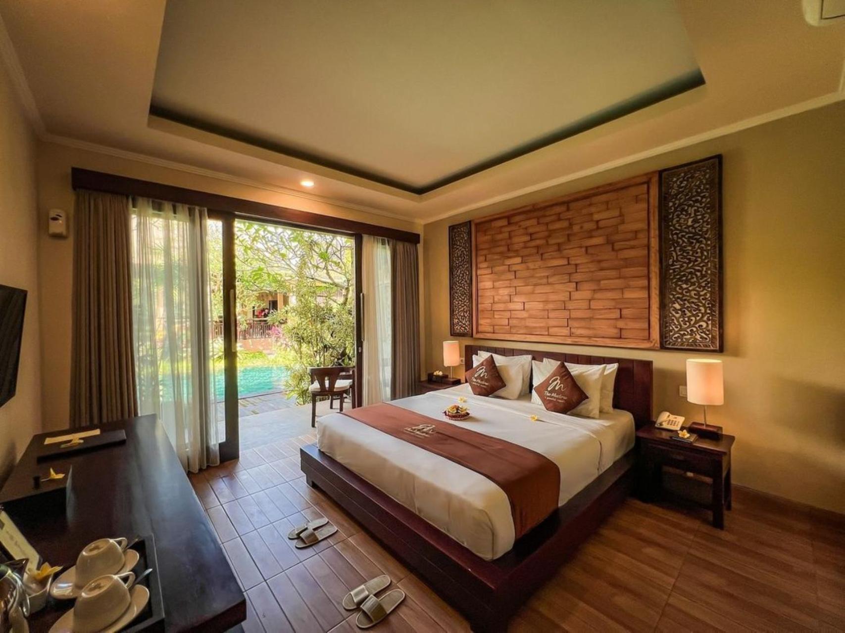 King Suite Pool View Benefits