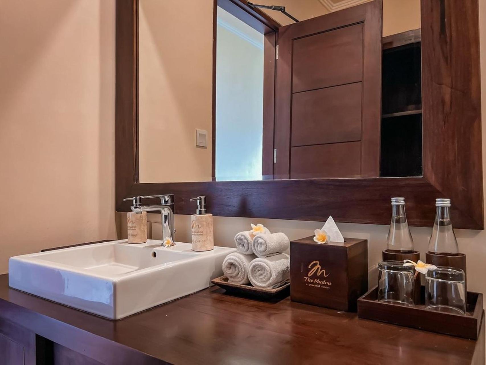 King Suite Pool View Benefits