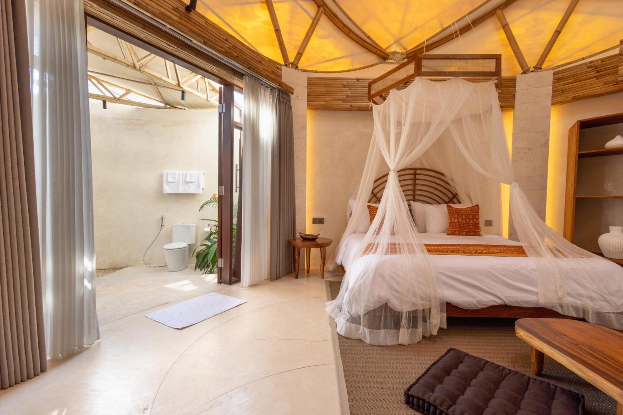 King Suite with Pool View