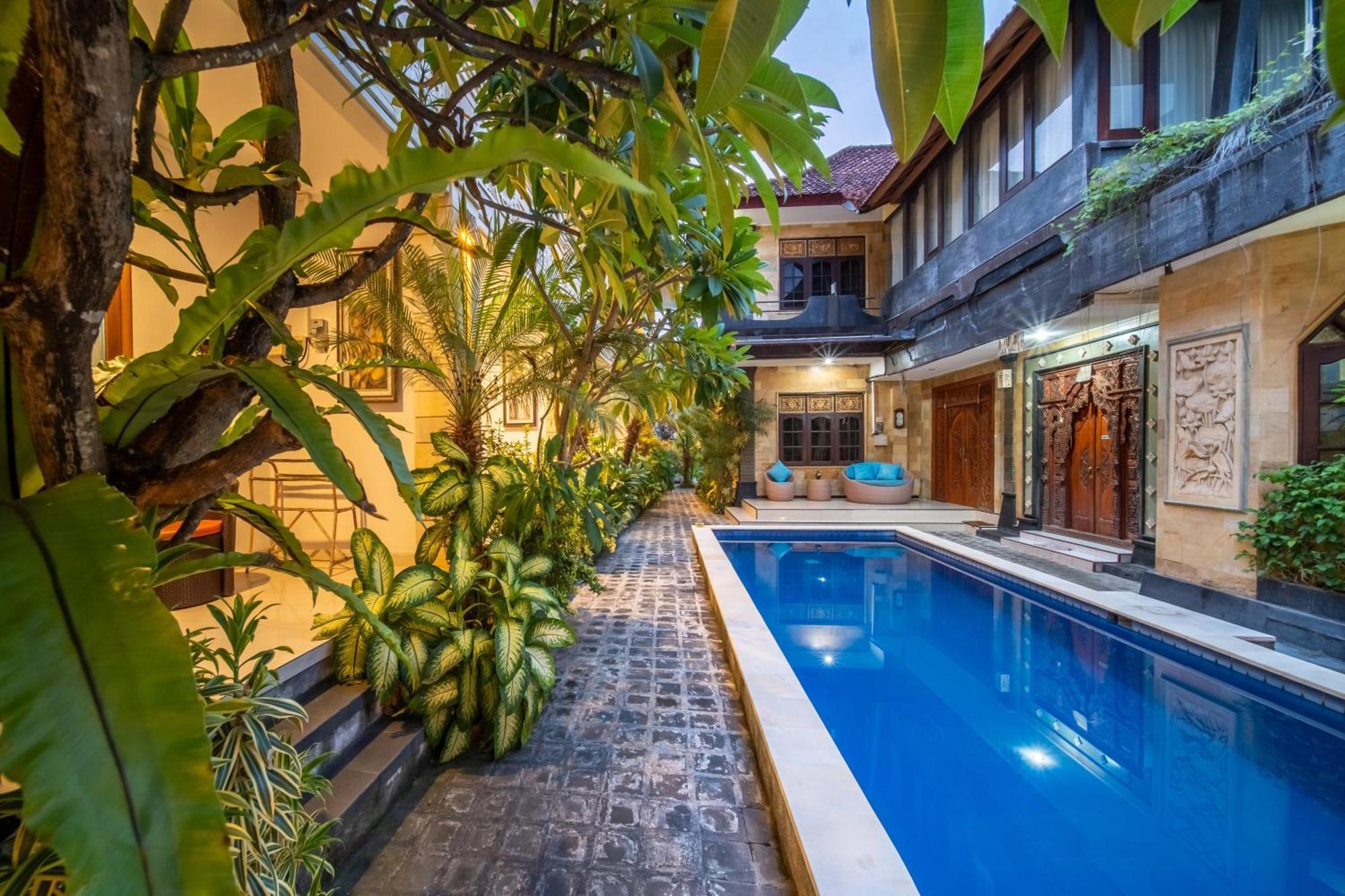 Deluxe Room Pool Access