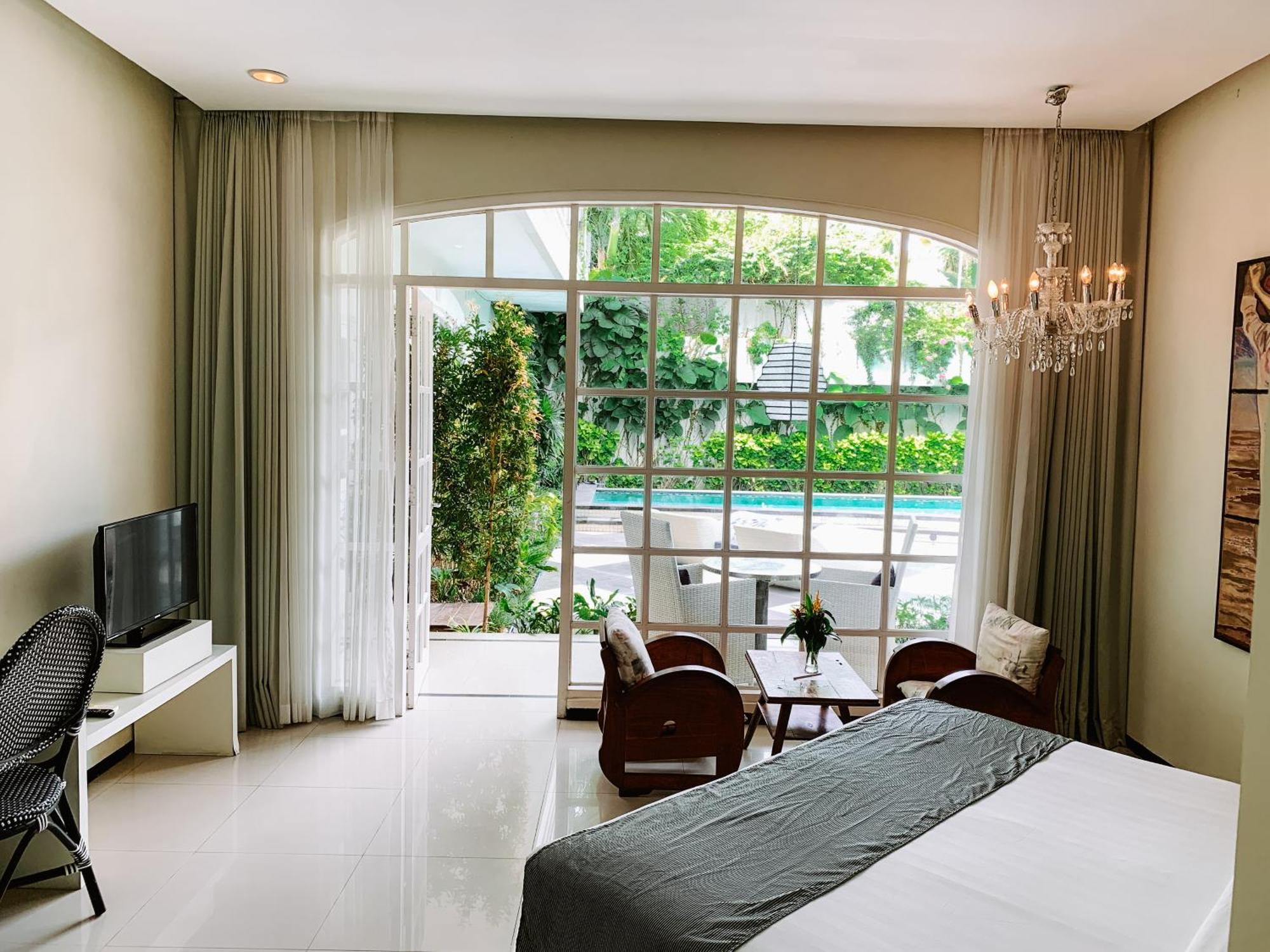 Casa Artista Pool View Room