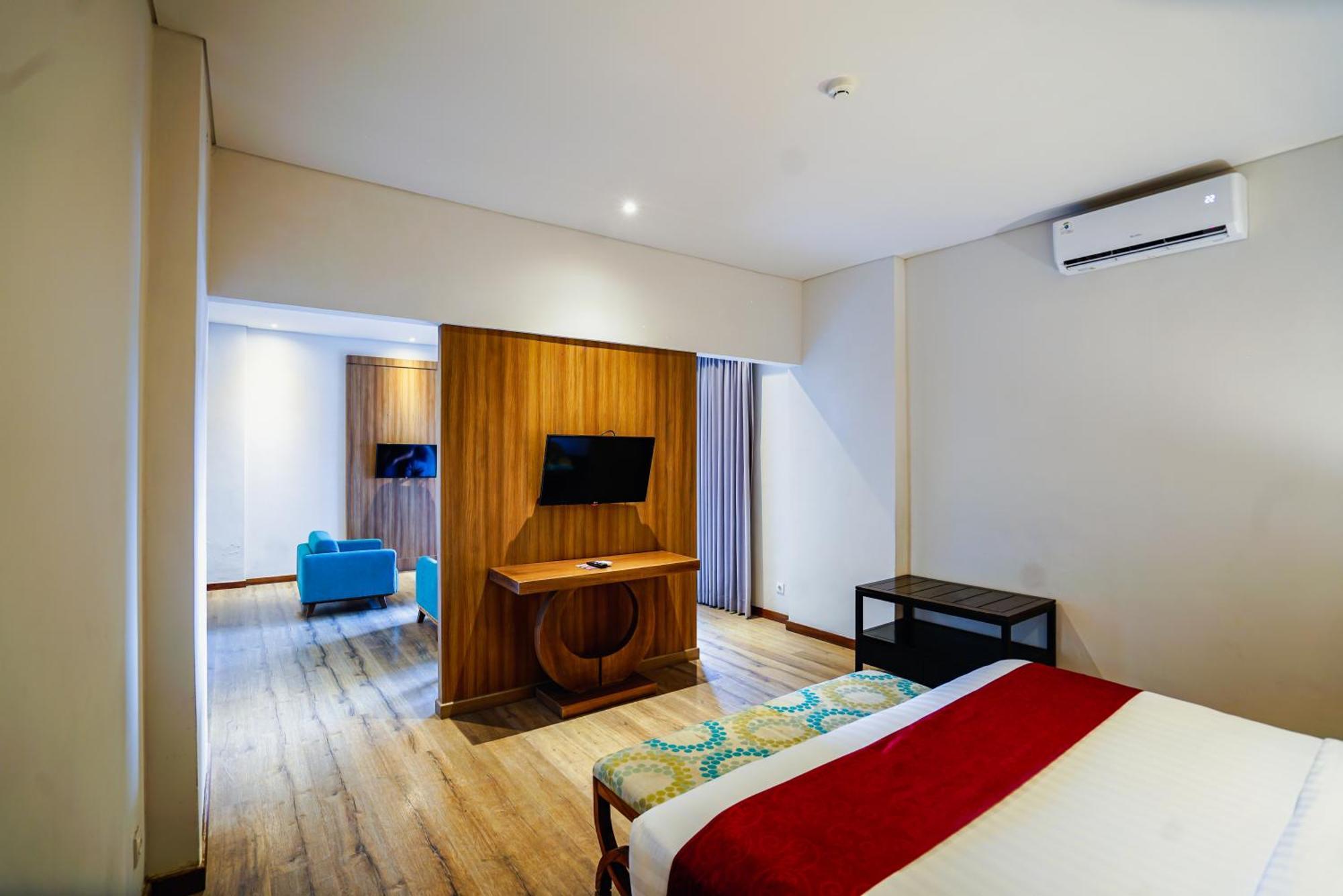 Kirana Suite Room Living Room Bath Tub