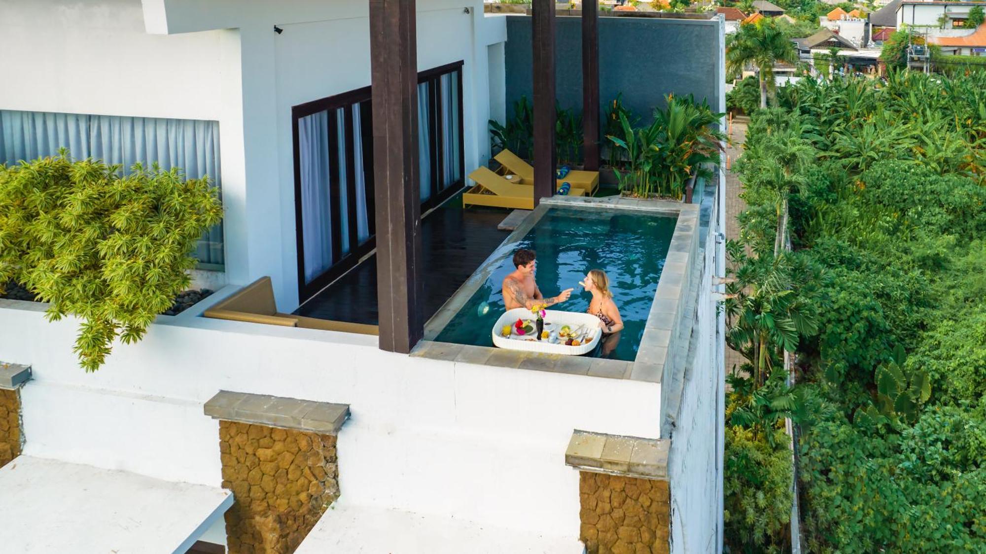 Kirana Penthouse Plunge Pool Bath Tub