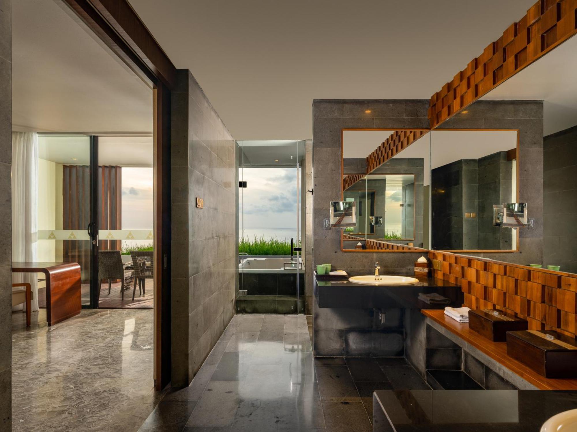 King Suite with Ocean View